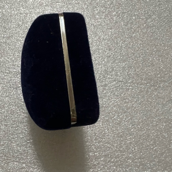 Montana Silversmith brand earrings NWT in original box - Picture 5 of 8